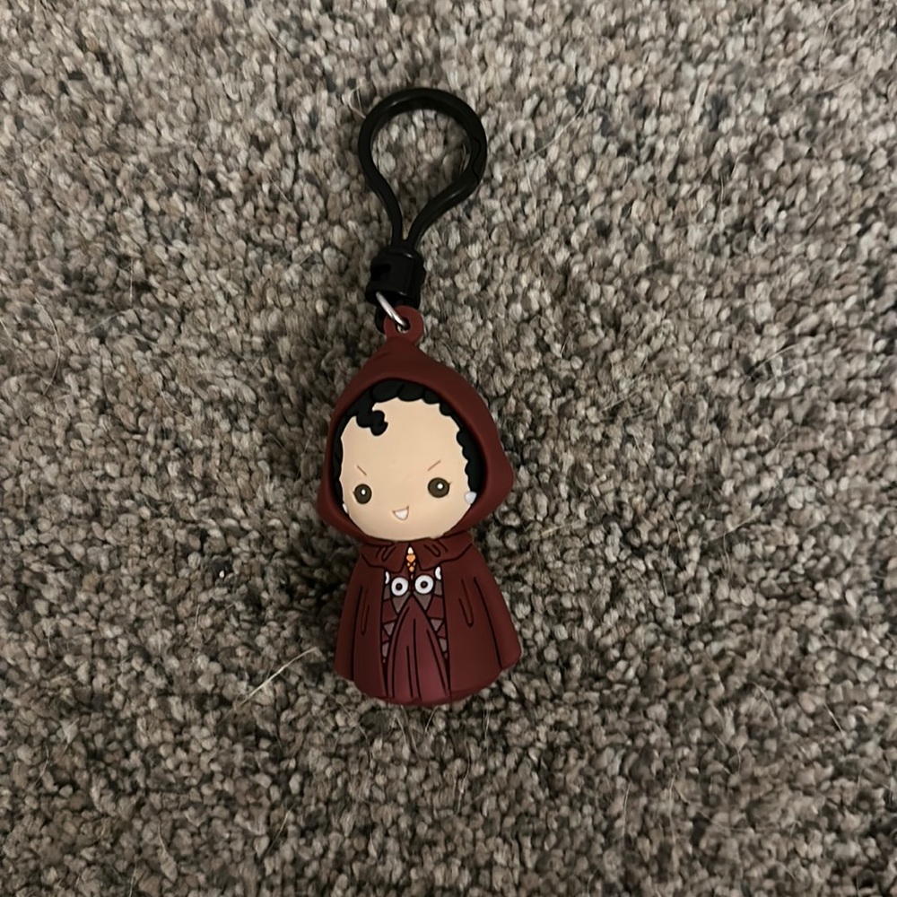 Disney hocus pocus figure keychain